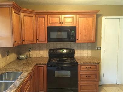 Photo - 8325 Elm Ave