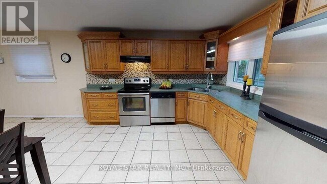 Photo - 443 Castlegrove Ct