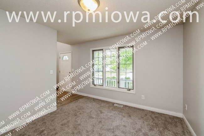 Photo - 15803 Hawthorn Dr