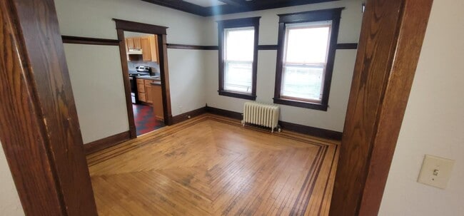 Photo - 725 N 9th Ave E