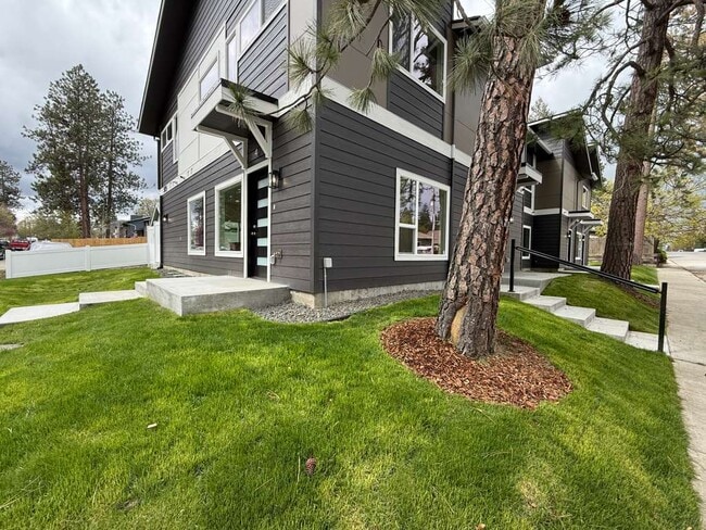 Building Photo - 3925 E 32nd Ave