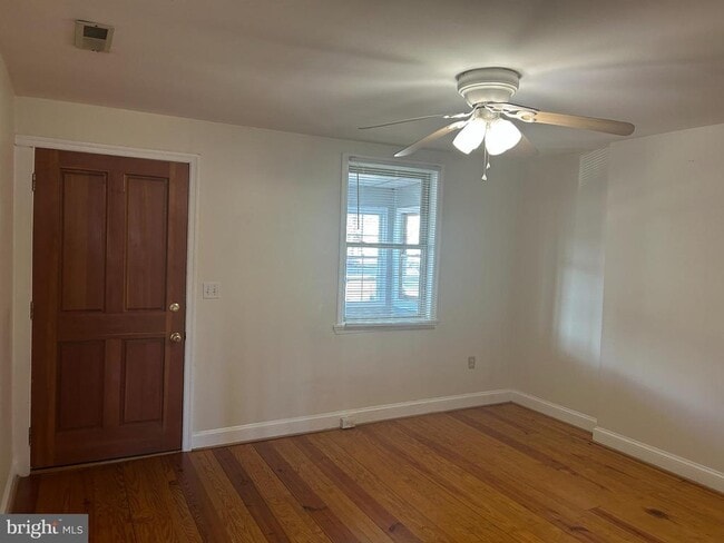 Building Photo - 3419 Chestnut Ave