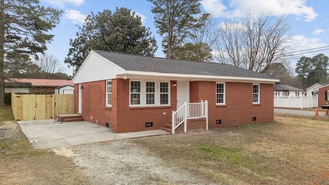 Photo - Cozy 3-Bedroom Ranch with Spacious Yard in Smithfield