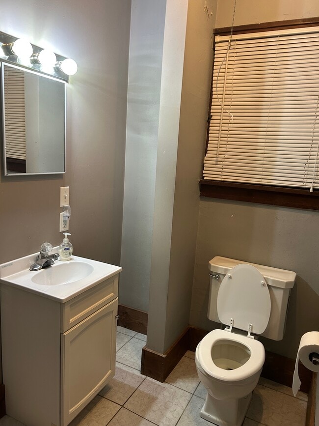 Photo - 217 E 2nd St Unit 1