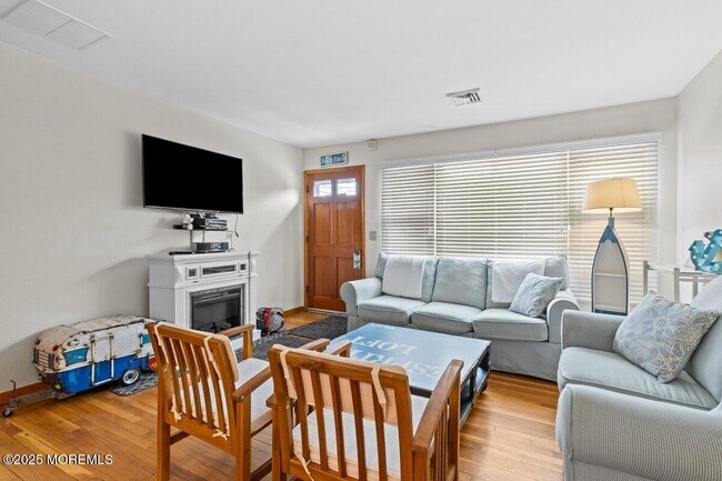 Photo - 100 3rd Ave