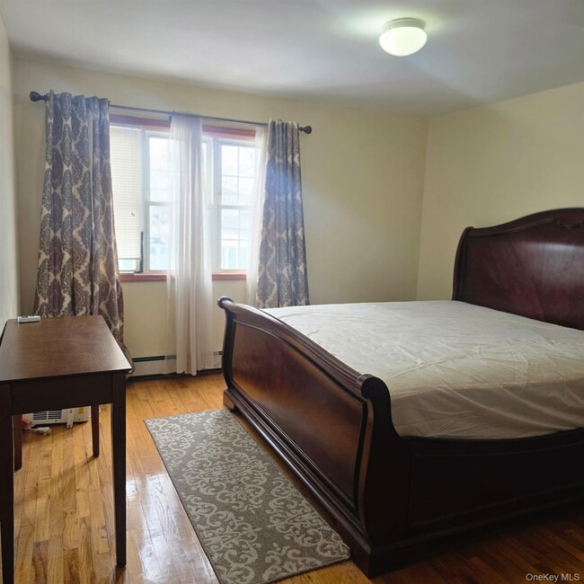 Photo - 238-12 148th Dr