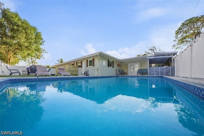 Photo - 2473 Poinciana St