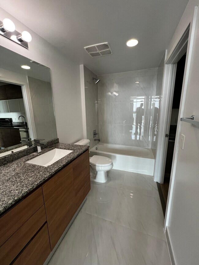 Photo - 529 SW 3rd St Unidad A2