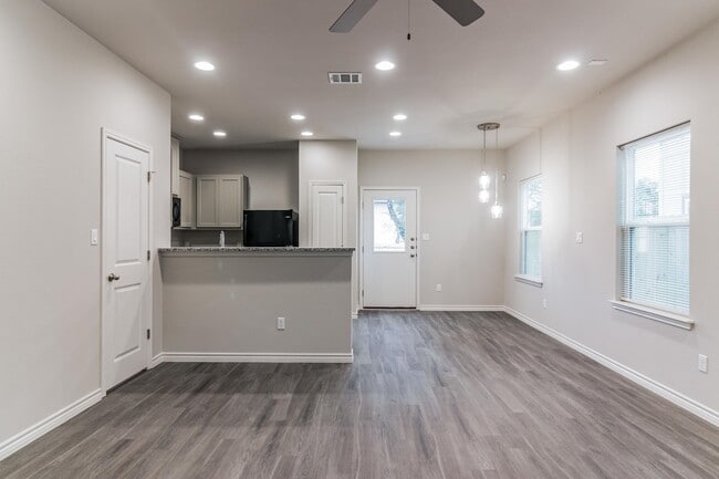 Photo - 106 Peruna Dr