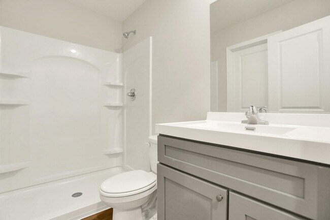 Photo - 457 Fernhill Cove