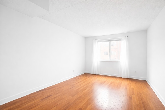 Building Photo - 174 E 111th St Unit East 111th