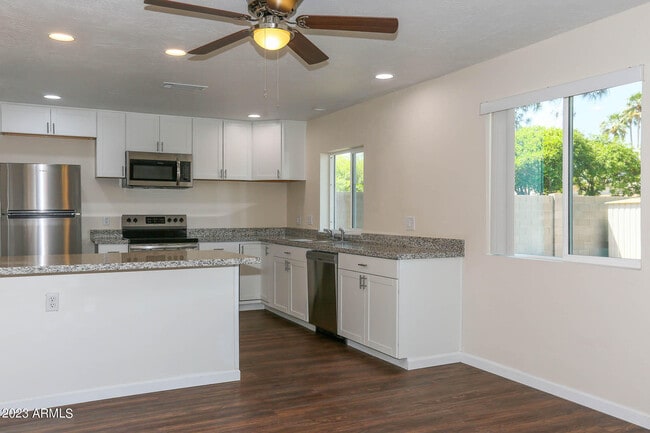 Photo - 6226 S Hazelton Ln