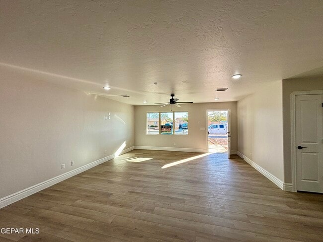 Photo - 2633 Dunoon Dr