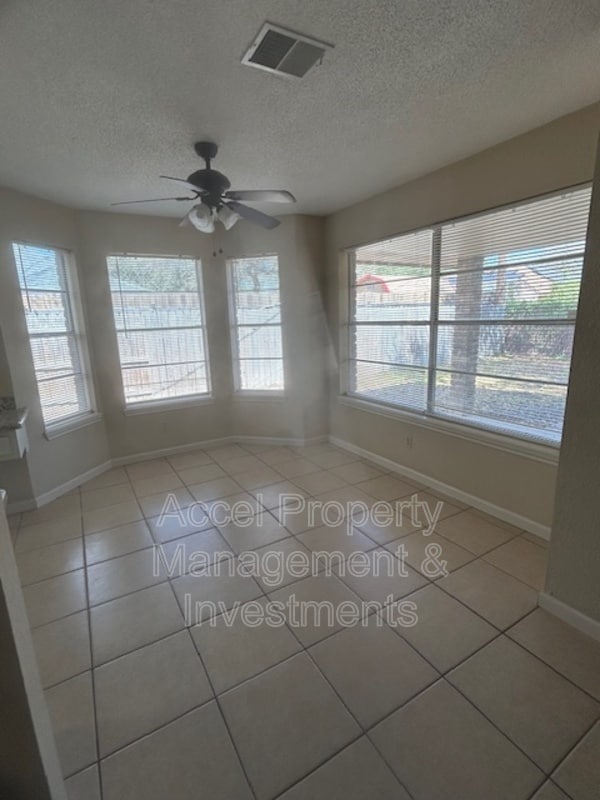 Photo - 2405 Mimosa St