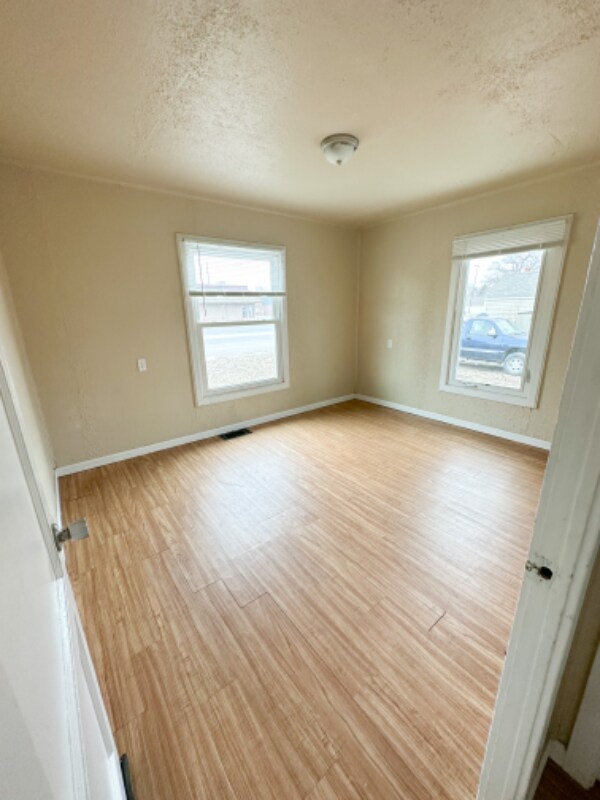 Photo - 9 S 12th St W