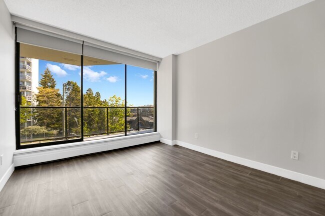 Photo - James Bay Square