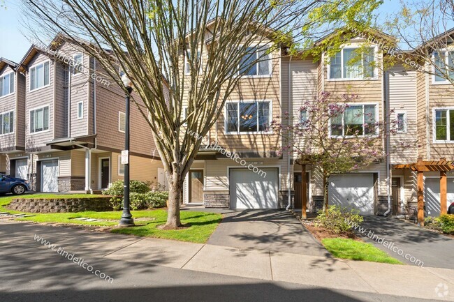 Building Photo - Charming Townhome w/ Peaceful Lake View, F...