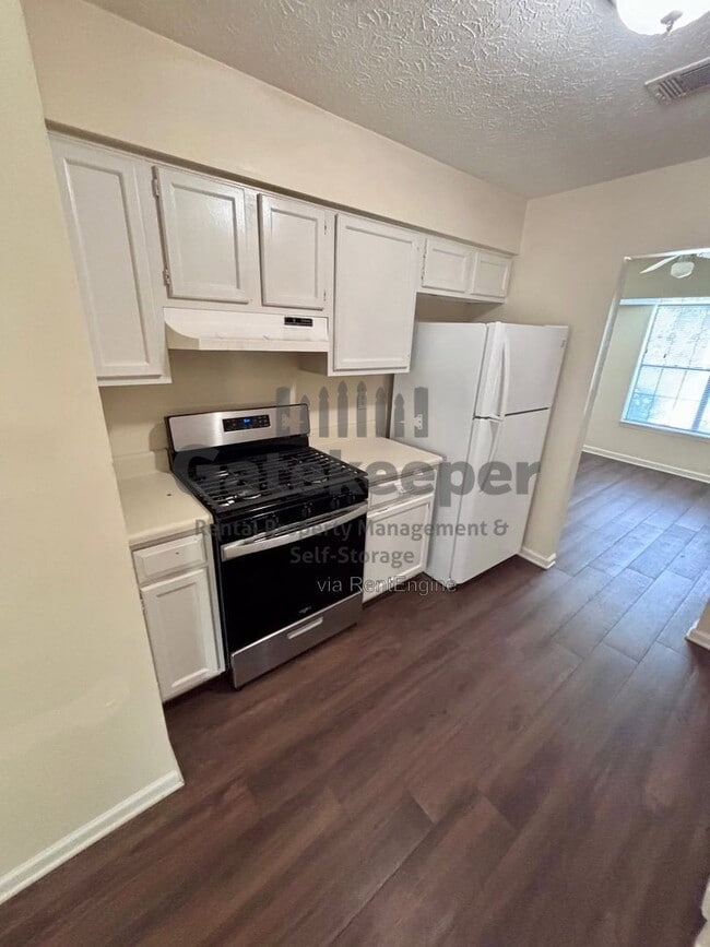 Photo - 145 Fieldstone Dr