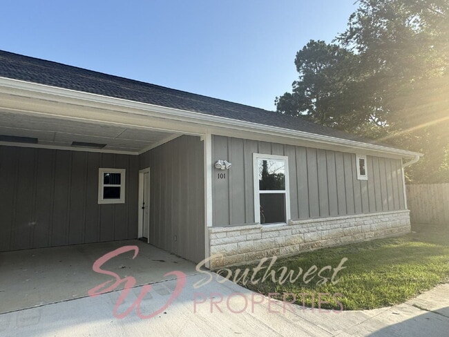 Building Photo - New 4BR/2.5BA Home – Perfect for Roommates, Walk to Campus! Unit 101