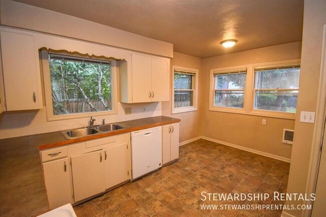 Photo - 2266 Alder St