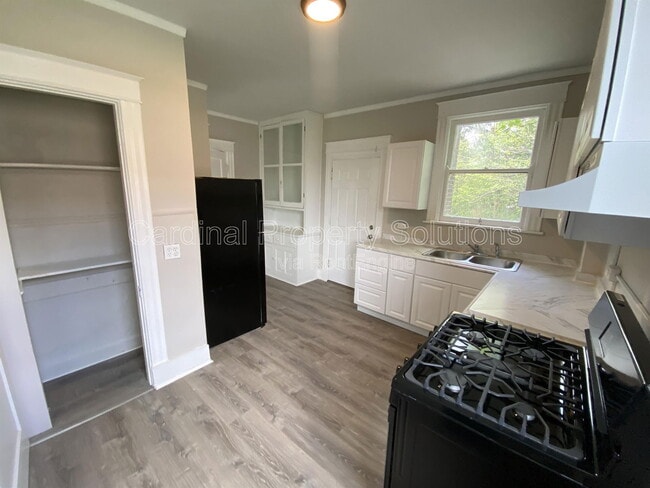 Building Photo - 810 Cleveland Ave Rental