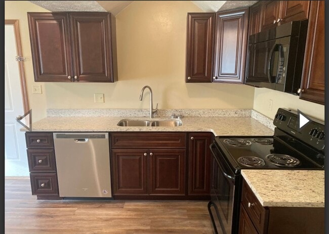 Building Photo - COMPLETELY REMODELED - Be The First To Live Here With The Updates SHORT TERM LEASE OPTION