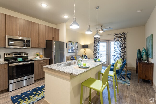 1 BR, 1 BA 680 SF