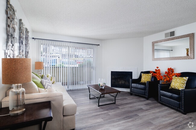 2BR, 2BA - 1,040SF - Living Room - Summer Breeze Apartments