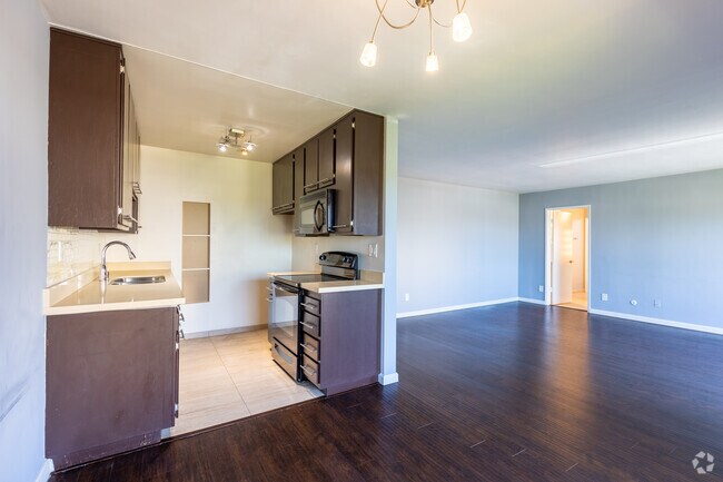 102 S Oxford Ave