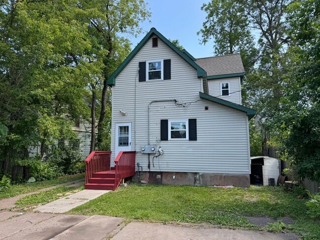 Photo - 2126 E 4th St