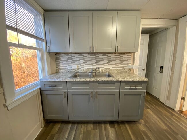 Building Photo - 182 Grant St Unit 3