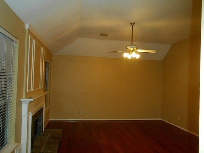 Photo - 6 Windfern Pl