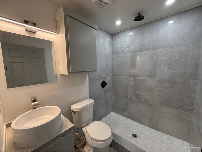 Photo - 6 Miller Ave