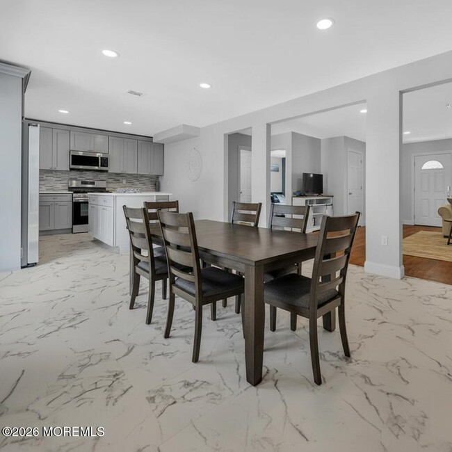 Photo - 1143-1145-1145 Roe Ave