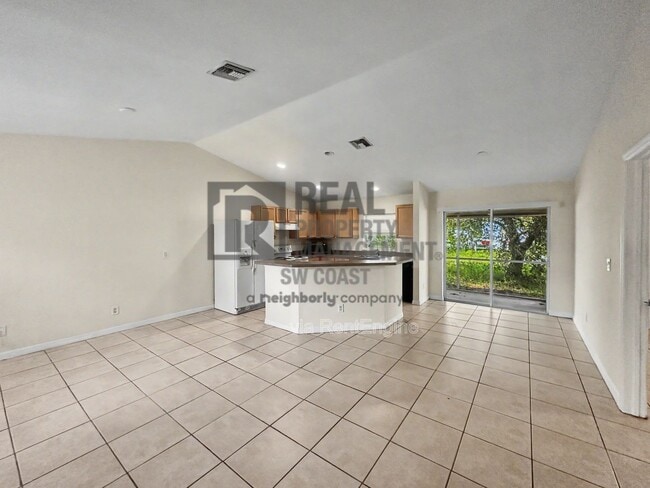 Photo - 127 John Ave S