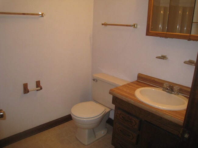 Photo - 708 DINWID Unit B