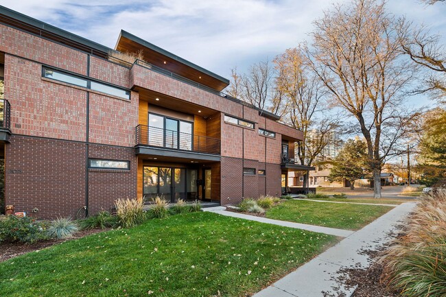 Photo - 203 S Marion St Pkwy