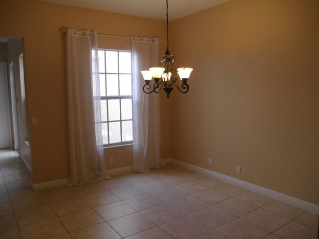810 NW 82nd Pl