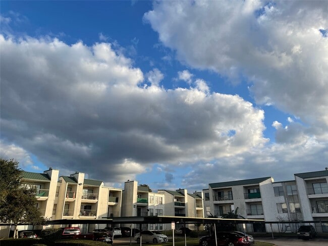 Building Photo - 2824 S Bartell Dr Unit 311