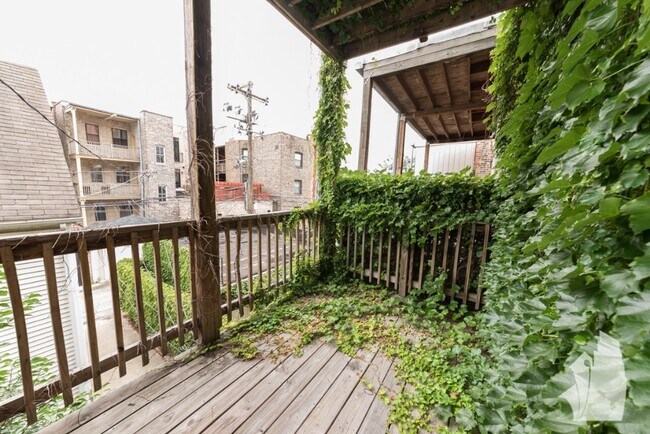 Photo - 851 W Wellington Ave Unit 1