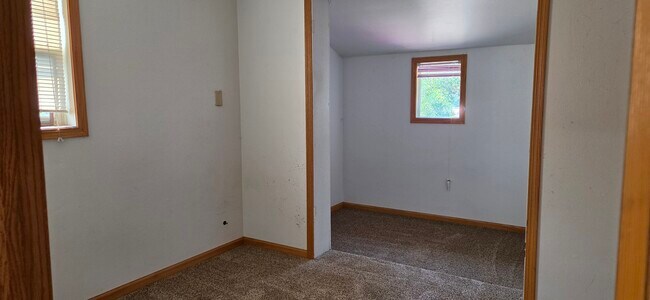 1586 Hillside Rd Unit Hillside Lower