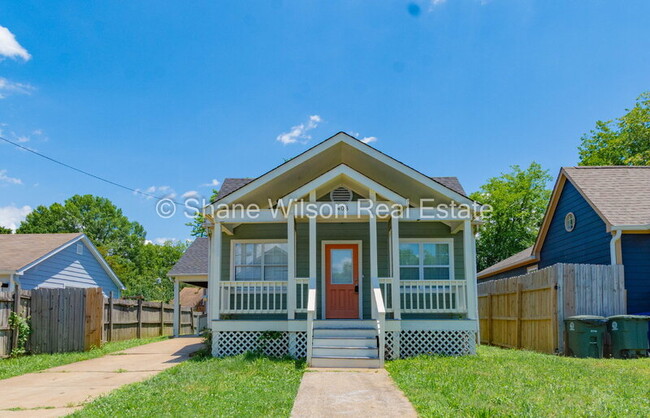 Photo - 408 N Hickory St House