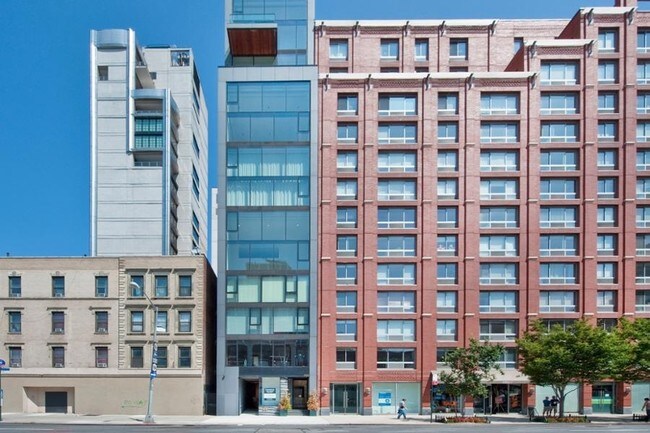 Photo - 559 W 23rd St