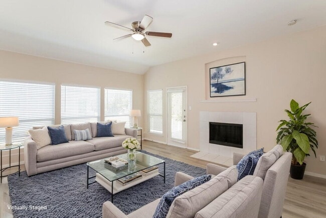 Photo - 240 Creekview Dr