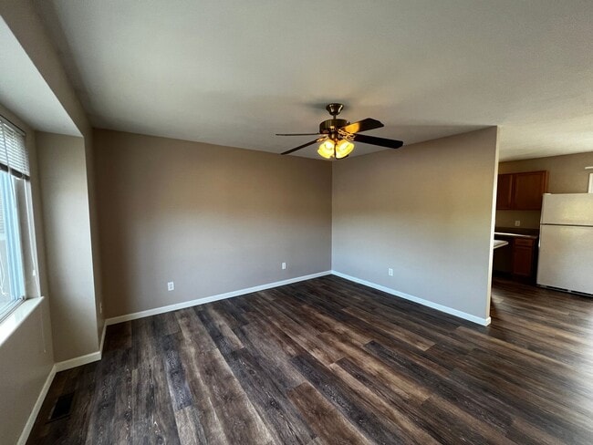 Photo - Bright & Beautiful 3-Bedroom Spacious, Mov...