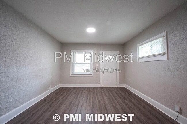 411 W 40th St