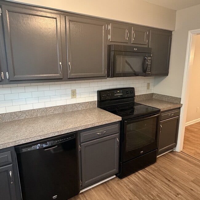 1223 Ash Cir