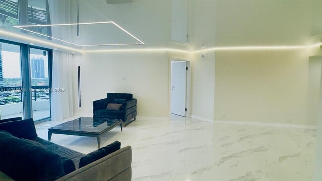 Building Photo - 3500 Mystic Pointe Dr Unit 1107