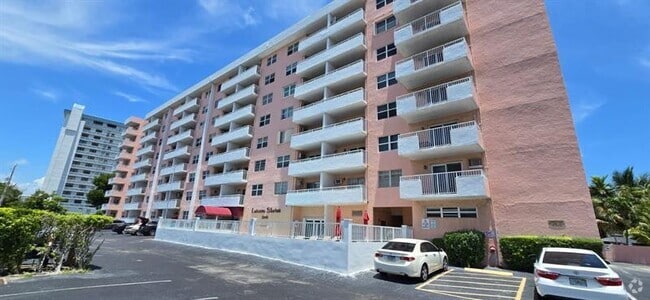 Building Photo - 3201 NE 14th Street Causeway Unit 105 Rental