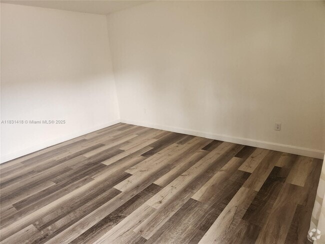 Building Photo - 7505 SW 82nd St Unit 102 Rental